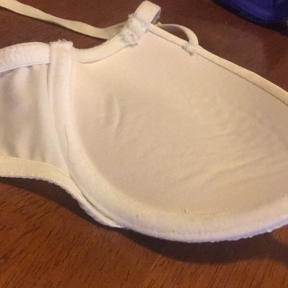 Two bras - Picture 5 of 5